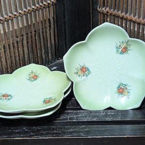 Rare 1940s Japanese Kozara 小皿 Plates Set of 3 – Hand Painted Floral Design – Kamon Crest 家紋 – Signed Back – Antique Pottery Japan TT9