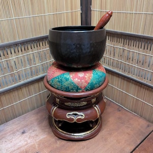 Antique 1920s Japanese Takaoka Bronze Orin Buddhist Singing Bell w/ 24k gold leaf Stand, Cushion & Striker Government Auction Provenance QQ1