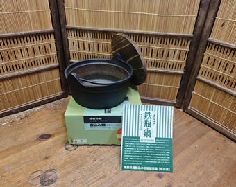 Japanese Vintage Nambu Tekki Cast Iron Pot w Wooden Lid Deadstock WW20