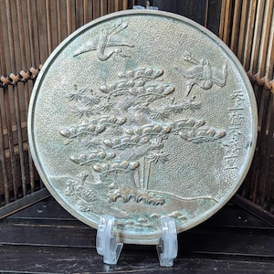 Authentischer japanischer antiker Bronzespiegel aus dem 19.Jh. – handgraviertes Samurai & Bonsai Design – restaurierte Ausstellungsplatte aus der Japan Gov Auktion H8