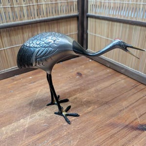 Estátua de grou Tsuru japonesa antiga em latão, década de 1950, pintada à mão, peça de leilão do governo, decoração NN11