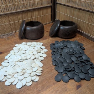 Vintage Japanese Go Game Set 1970s – Shell & Slate Stones in Unique Wooden Bowls | Authentic Natchi and Hamaguri Shell Stones Japan T10