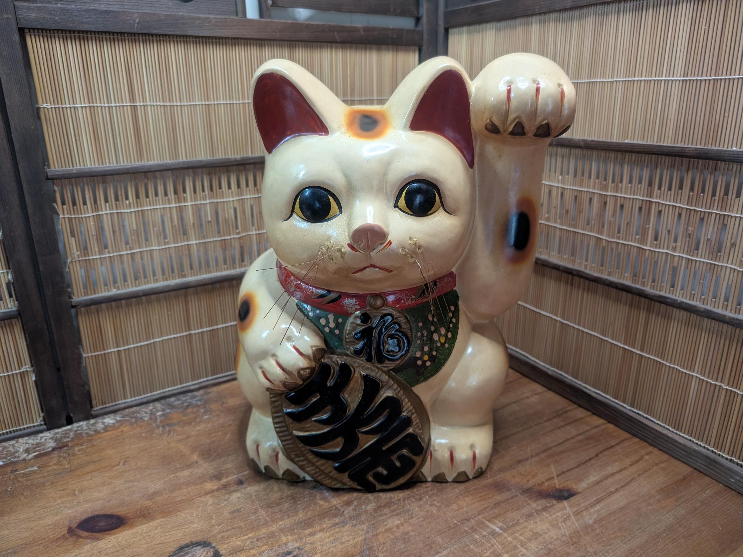古い 土人形 招き猫 1950年制作 古道具 アンティーク オブジェ 古い 土人形 招き猫 1950年制作 古道具 アンティーク オブジェ