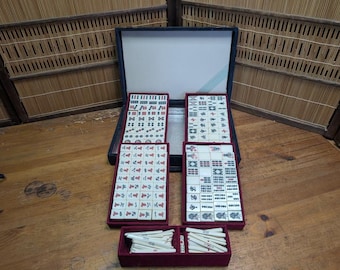 Vintage Japanese Mahjong Pai Game Set Resin & Bamboo Tiles wood Case B2