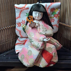 Vintage 1980s Japanese Geisha Doll | Handmade Kimono Dancing Doll | 20cm | Display Case Kept | Elegant Cultural Décor from Japan CC2