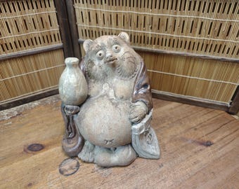 信楽焼 狸 タヌキ 置物 高さ約25cm 縁起物 幸運 タヌキ - Etsy 日本