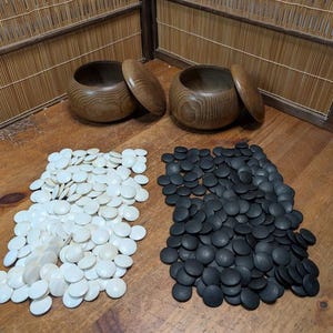 Vintage Japanese Go Game Set 1970s – Shell & Slate Stones in Unique Wooden Bowls | Authentic Natchi and Hamaguri Shell Stones Japan VV16