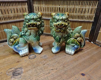 沖縄の獅子像（シーサー）ペア、手描きのシノワズリ装飾、シーサー