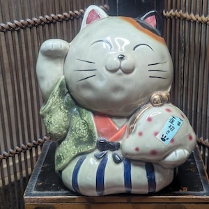 Japanese Vintage Maneki Neko Cat Figurine Ceramic  Lucky Charm 1990s Never been used for Home Living Room Decor Made in Japan Z1