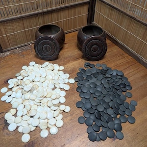 Vintage Japanese Go Game Set 1950s – Shell & Slate Stones in Unique Wooden Bowls | Authentic Natchi and Hamaguri Shell Stones Japan VV13