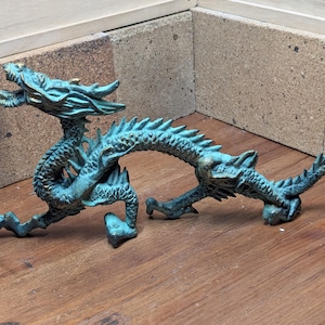 Escultura de dragón japonés de la década de 1940, extremadamente rara. Arte de hierro fundido y acero. Figura vintage hecha a mano. Fabricada en Japón. Única en su tipo. P6
