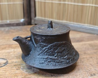 Vintage Japanese Tetsubin 1940s Cast Iron Teapot Hand Engraved Landscape Kettle D44