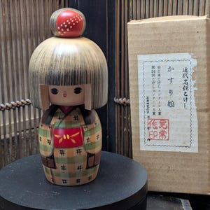 Zeldzaam! Authentieke Japanse houten kokeshi-pop uit 1981 – te zien in Doll Art Show, handgemaakt gemaakt in Japan, unieke verzamelbare volkskunst U12