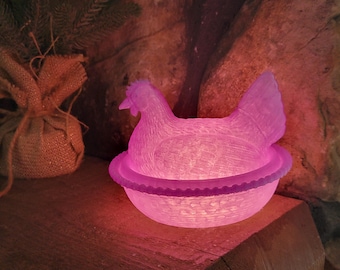Lámpara clásica de gallina sentada: diseño icónico de gallina de cristal reinventado - Hen on Nest