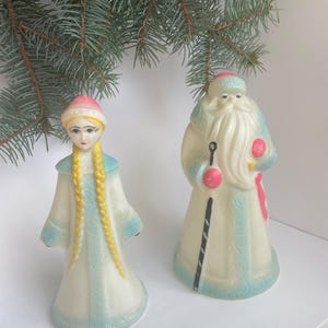Vintage Plastik Weihnachtsmann und Schneeflöckchen, UdSSR Weihnachtspuppen