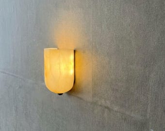Moderne Marmor Wandleuchte, Naturstein Wandleuchte, minimalistische Schlafzimmer Beleuchtung, Luxus Alabaster Wandleuchte, handgefertigte Umgebungsleuchte