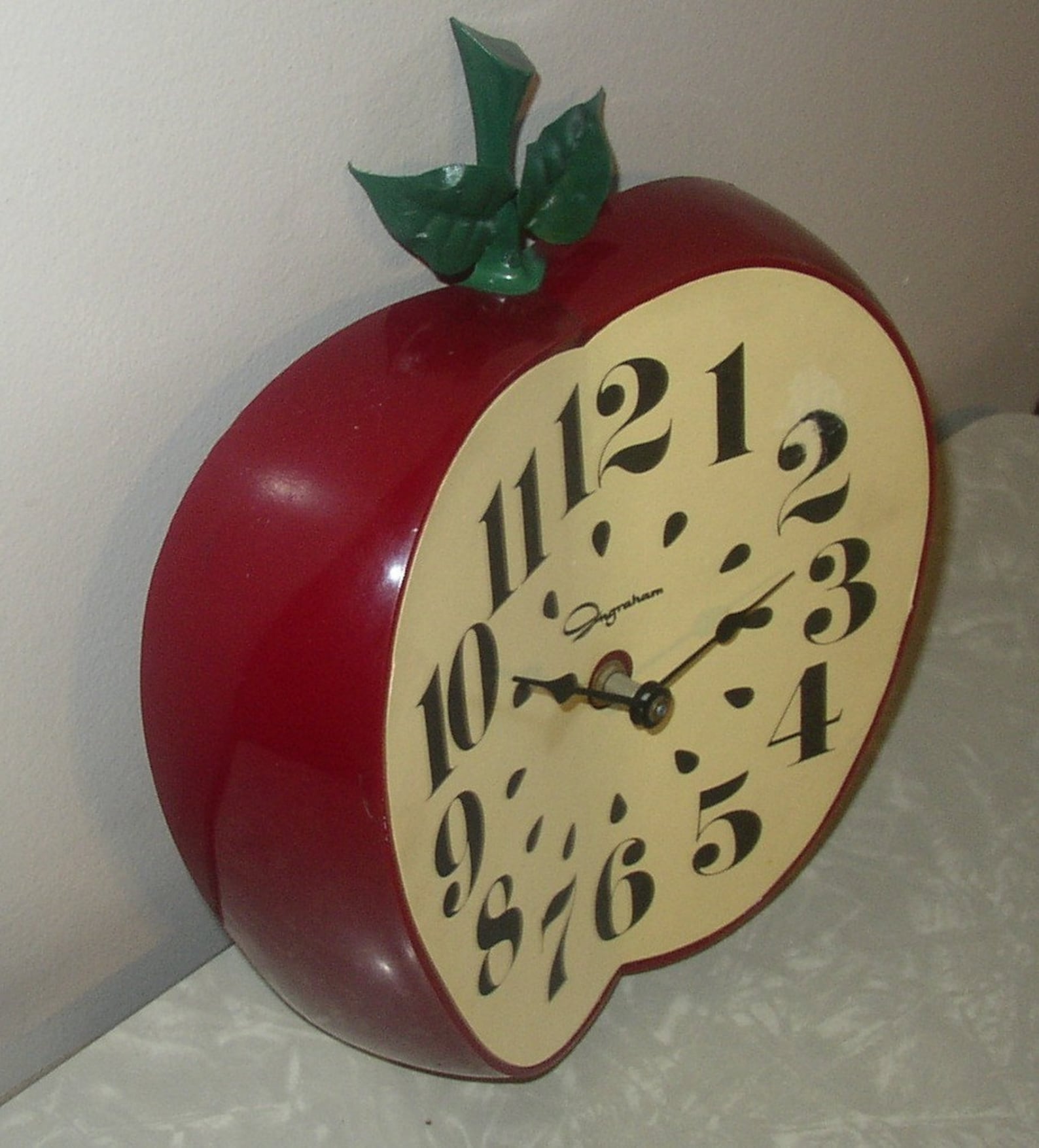 Vintage Ingraham Red Apple Clock Etsy