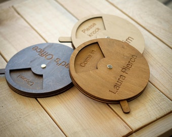 Cartello personalizzato Entrata/Uscita, Cartello per la porta dell'ufficio, Non disturbare, In riunione, Appendi porta in legno, Regalo per l'arredamento dell'ufficio