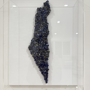 Handgefertigte Landkarte Israel aus Lapis Lazuli Stein (50,5 x 40 cm)