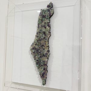 Handgefertigte Landkarte Israel aus Fluorit-Stein (50 x 40 cm)