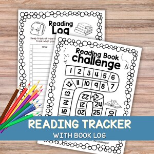 Puede incluir: Dos imprimibles en blanco y negro de registro de lectura y desafío de lectura con lápices de colores. El registro de lectura tiene un gráfico de mochila y las palabras "Reading Log". El desafío de lectura tiene un diseño de estilo juego de mesa con números.