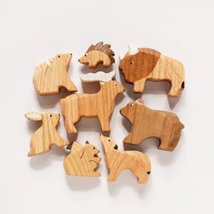 Handgemachte Waldtier Figuren aus Holz: Montessori Spielzeug Set