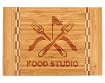 Tábua de corte de bambu personalizada com entalhe em bloco de açougueiro | Gravação a laser | Presente personalizado | 30 x 20 cm | Casamento, inauguração de casa, aniversário