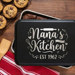 Personalized 9x13 Cake Pan with Custom Engraved Lid - Potluck, Wedding, Mother's Day & Housewarming Gift