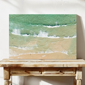 Luftbild Strand Surfen Wand Kunst, Sydney Küste Leinwand Druck, Australischer Ozean Fotografie, Minimalistische Strand Dekoration für Wohnzimmer, Surfer Geschenk