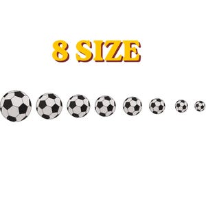 Peut inclure: Image présentant huit ballons de football de tailles différentes, disposés en ligne. Chaque ballon arbore un motif classique noir et blanc. Le texte "8 SIZE" en jaune est affiché au-dessus.