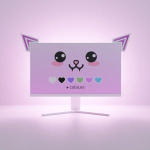 Peut inclure: Un écran d'ordinateur rose avec des oreilles de chat et un visage de dessin animé mignon sur l'écran. L'écran affiche également une rangée de cœurs colorés et le texte " + couleurs".