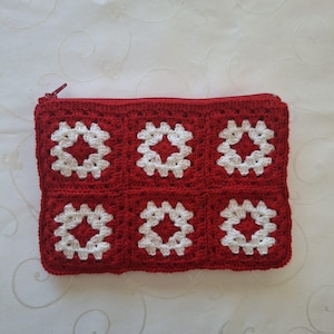 Astuccio all'uncinetto, borsa rossa Grandma Square, borsa fatta a mano, regalo di compleanno, astuccio portapenne, borsa piccola, regalo per lei e la mamma, grazioso beauty case, borsa retrò, da donna
