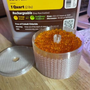 Dessicant Holder for Filament Drying, Humidors, Document storage, and other sensitive to humidity items