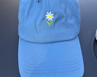 Embroidered Daisy Flower Baseball Cap – Vintage Washed Embroidered Hat, Soft Girl Aesthetic, Adjustable Dad Cap, Cute Cottage core Gift