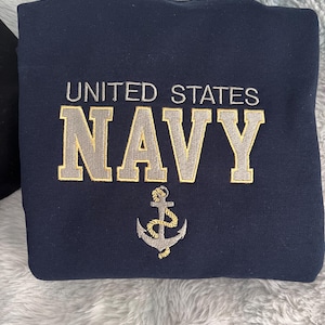 Besticktes US Navy Sweatshirt mit Anker – Militär Pride Pullover – Geschenk für Marineoffiziere – Marineblauer Pullover mit starkem Ankermuster