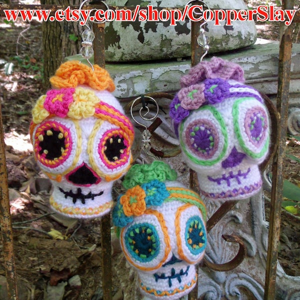 Padrão de crochê de caveira de açúcar Amigurumi Dia dos Mortos Halloween enfeite de crochê decoração boneca SugarSpun Skullz por CopperSlay