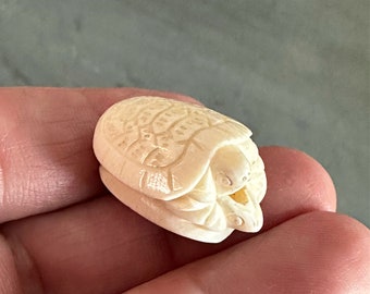 Hand-carved Bone Turtle Bead, 2 sided carving, Tortoise Bead, 25mm x 18mm x 15mm, Focal Bead, Necklace, Jewelry Making Supplies