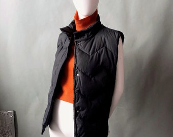 Louis Feraud Schwarz Nylon Down Gesteppt Winter Weste / gr L / Minimalist NYC Paris Chic / Modern Goth Glam