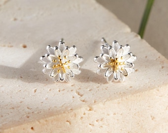 Small Daisy Stud Earrings in Sterling Silver, Tiny Flower Stud Earrings, Silver Minimalist Jewellery, Gift for Her, Gift Idea, Birthday Gift