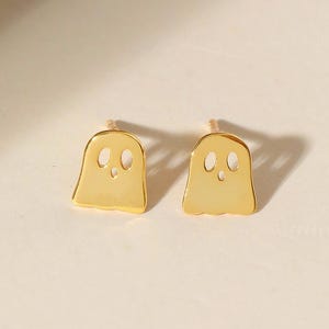 Kleine Geist Ohrstecker in Sterling Silber, süße Geist Ohrringe, Silber oder Gold, Halloween gruselige Ohrstecker, Halloween Schmuck für Sie oder Ihn