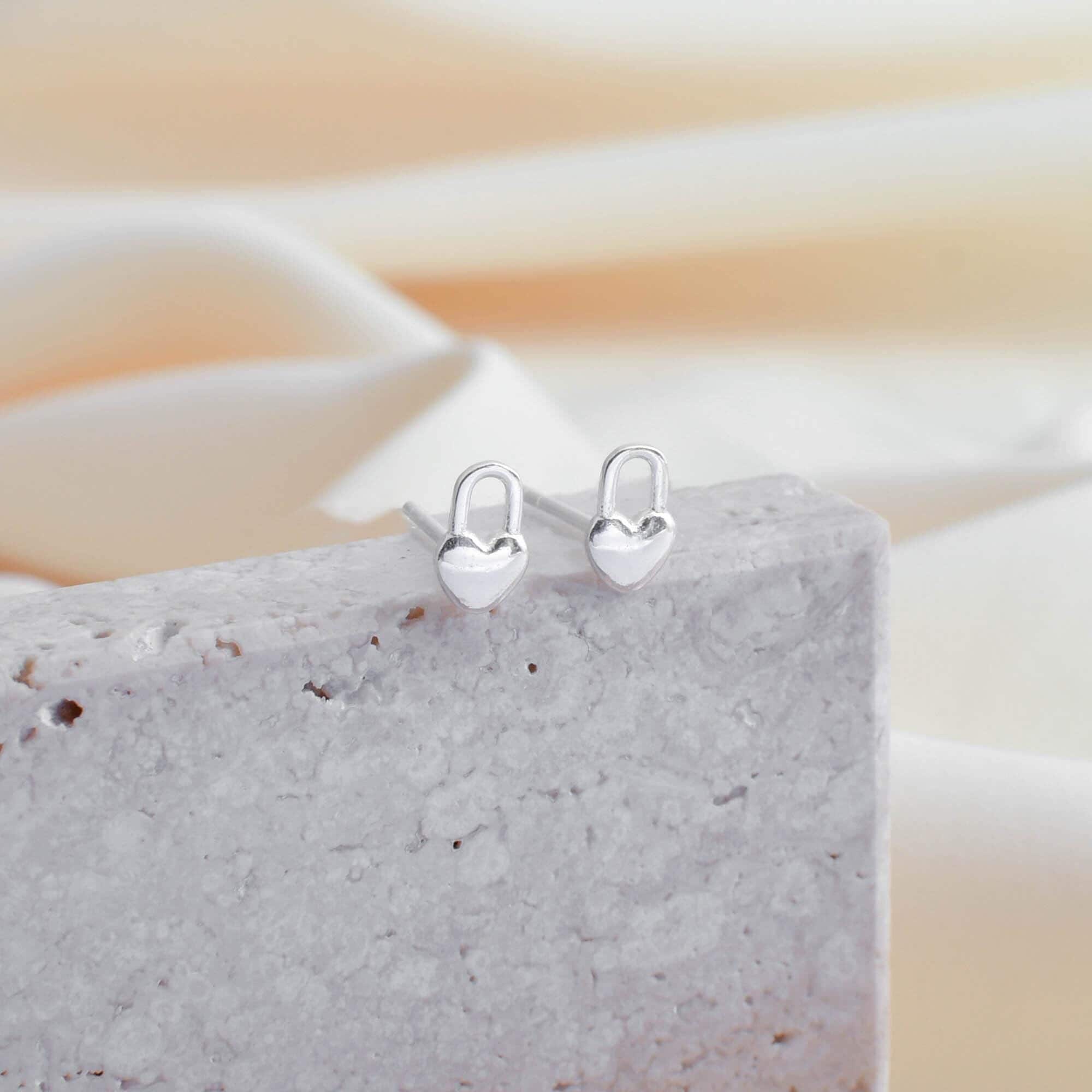 Wendalern Orecchini a lucchetto con pavé di strass Boho Orecchini pendenti con lucchetto vintage Orecchini a cerchio in argento con lucchetto Orecchini pendenti con lucchetto in cristallo Gioielli