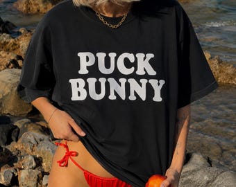 I love Hockey Players Tee | Puck Bunny Tee | Booktok t-shirt | sports romance top