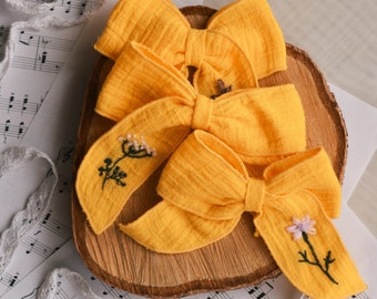 Gelbe Blumen Haarschleife, Hand bestickte Haarschleife, bestickte Haarspange, Haargummi, Wählen Sie Ihren Clip