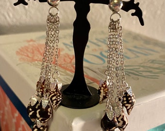 Dangling shell earrings