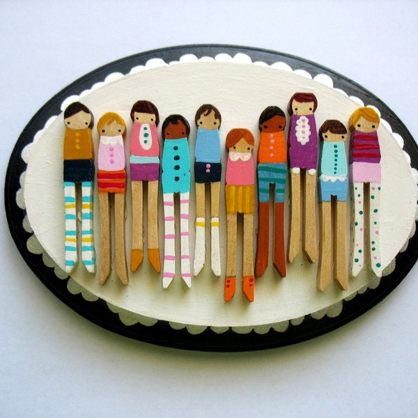 handmade wooden folk art  mini clothespin dolls plaque ...girls on parade