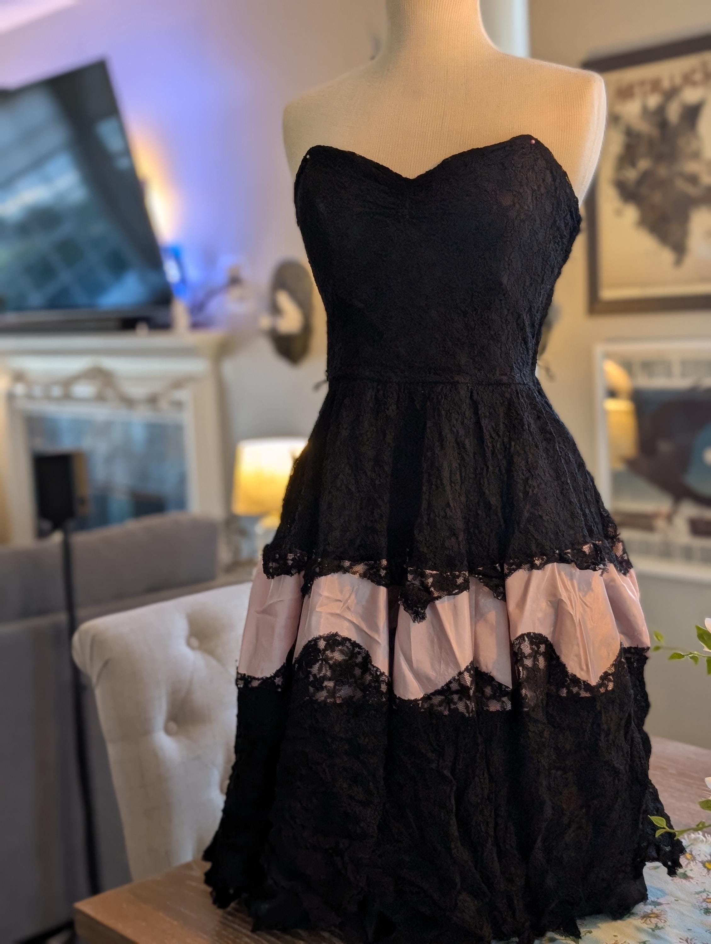 BETSEY JOHNSON vintageショートパンツ Betsey Johnson Original Vintage Dresses for Women for sale