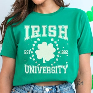 Irish University T-shirt: St Patrick&#39;s Day Green Glitter Shamrock Tee
