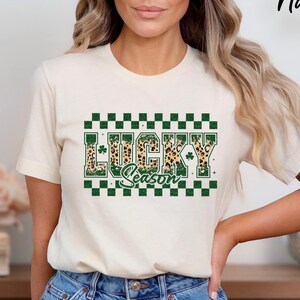 Glitter Shamrock Leopard T-Shirt: Retro St Patrick&#39;s Day Tee