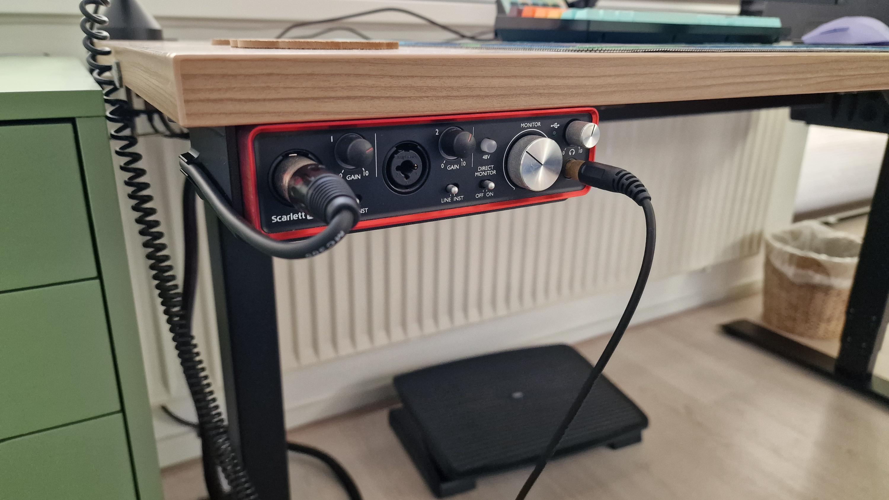 Focusrite Rack Mount Interface Focusrite Scarlett 2i2 Under Desk Mount Space-saving Audio Interface ...