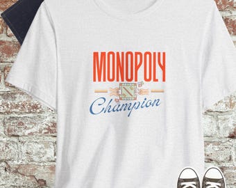 Camiseta unisex de campeón de Monopoly, divertida camiseta para una noche de juegos, regalo para los amantes de los juegos de mesa, camiseta de campeón de Monopoly, regalo para los amantes del Monopoly